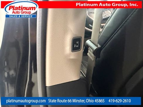 Used 2023 Chrysler Pacifica Limited FWD image 30