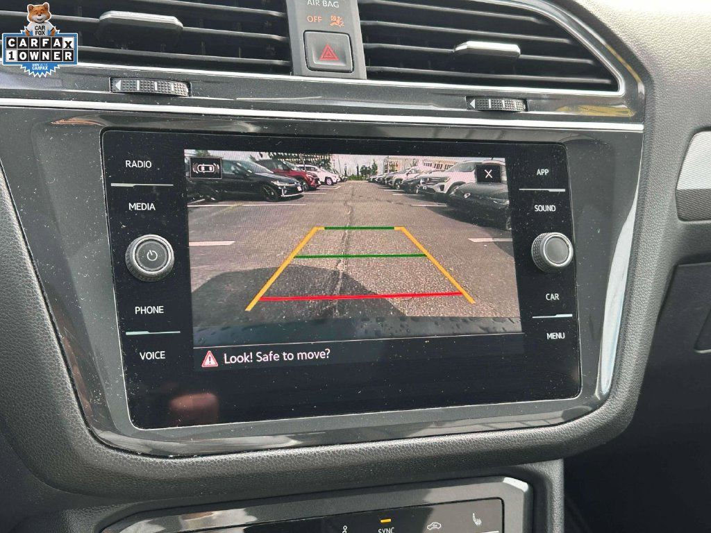Used 2024 Volkswagen Tiguan SE w/ Panoramic Sunroof Package AWD/4WD image 28