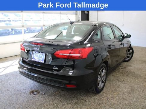Used 2018 Ford Focus SE w/ SE Appearance Package image 6