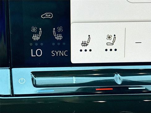 Used 2025 Volkswagen Atlas SE image 20