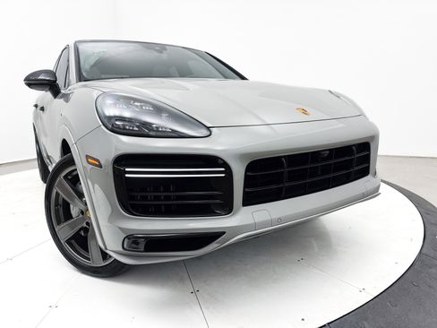 Used 2022 Porsche Cayenne Turbo image 10