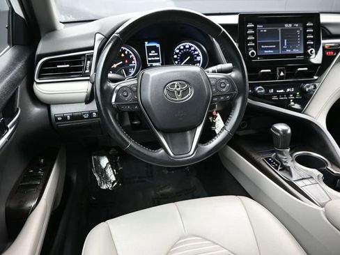 Used 2022 Toyota Camry SE image 17