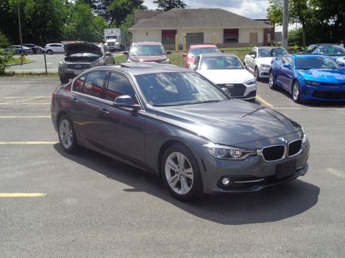 Used 2017 BMW 330i xDrive Sedan AWD/4WD image 3