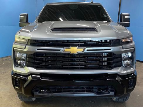 Used 2025 Chevrolet Silverado 2500 Custom image 4