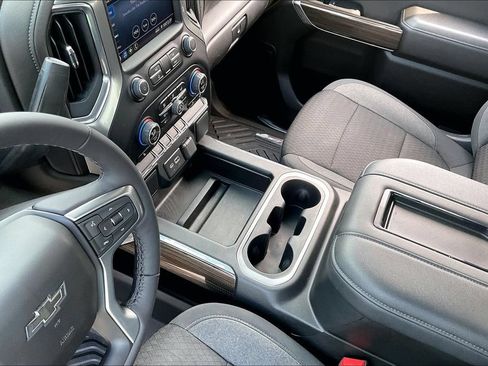 Used 2022 Chevrolet Silverado 1500 LT Trail Boss w/ Bed Protection Package AWD/4WD image 18