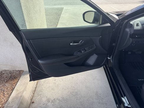 Used 2025 Nissan Sentra SV FWD image 18