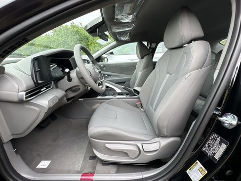 New 2026 Hyundai Elantra SE FWD image 13