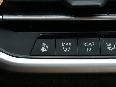 Used 2022 BMW X5 M50i image 26