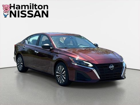 Used 2024 Nissan Altima 2.5 SV FWD image 1