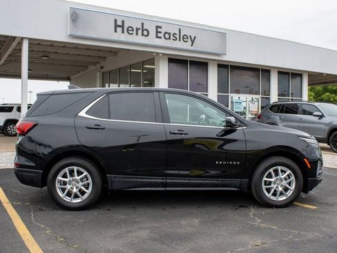 Used 2024 Chevrolet Equinox LT image 2