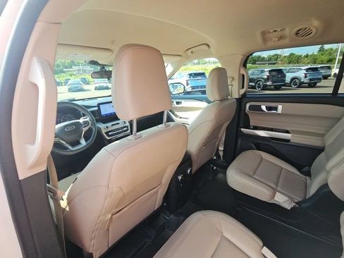 Used 2023 Ford Explorer XLT w/ Equipment Group 202A AWD/4WD image 40