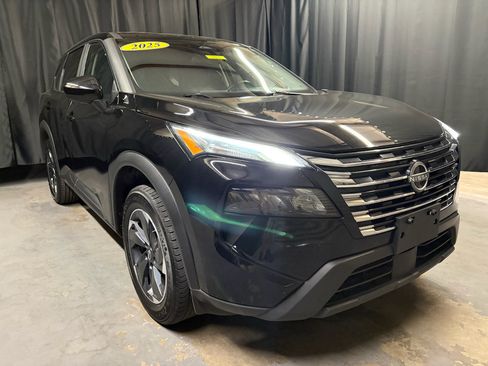 Used 2025 Nissan Rogue SV FWD image 3