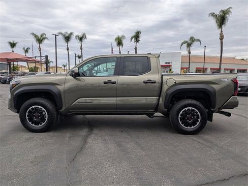 Used 2024 Toyota Tacoma TRD Off-Road image 8