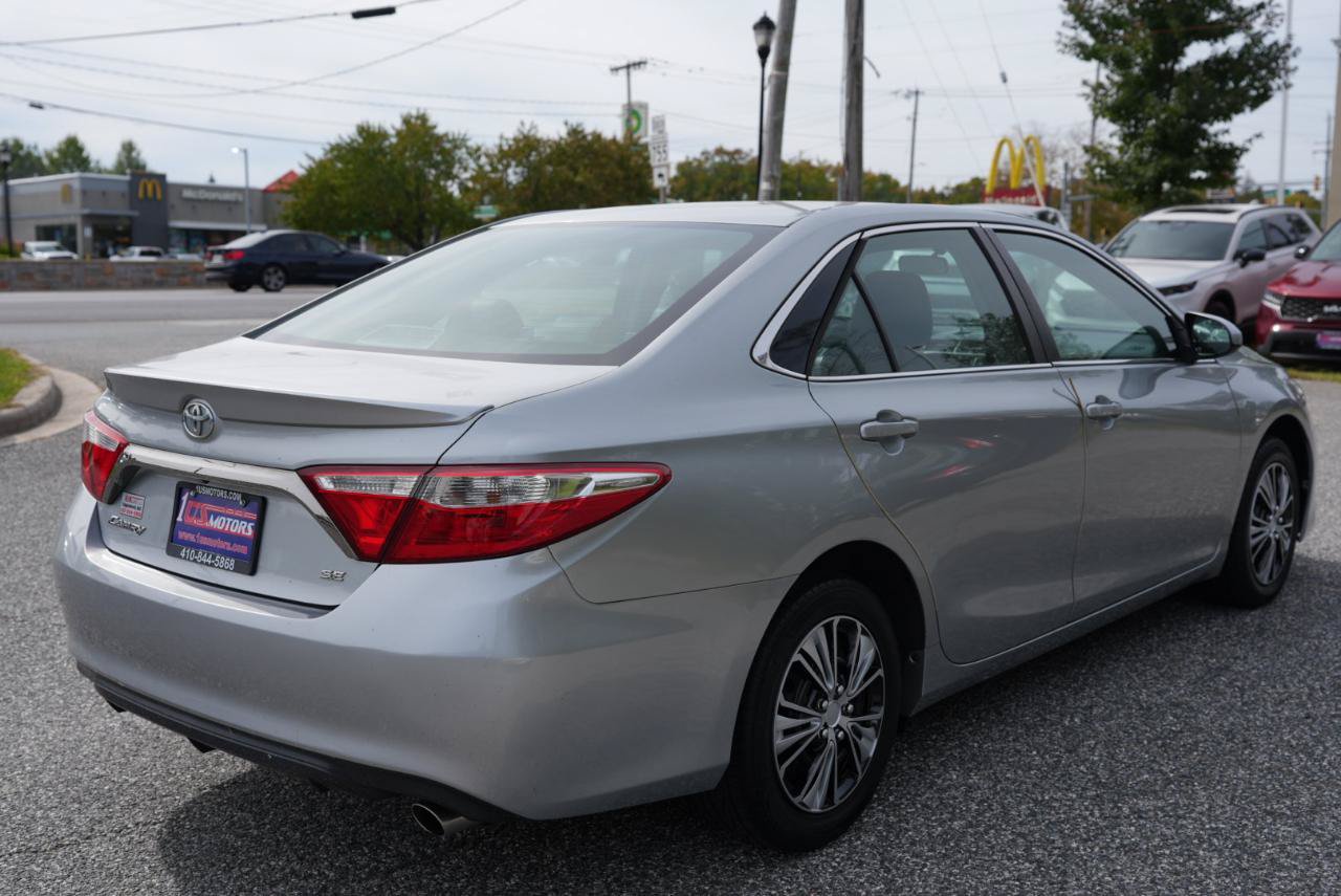 Used 2015 Toyota Camry SE FWD image 5
