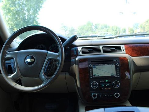 Used 2011 Chevrolet Suburban LTZ RWD image 12