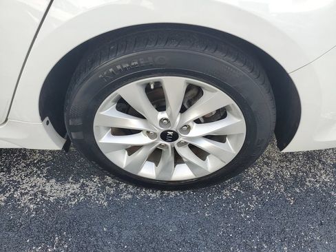 Used 2018 Kia Optima EX w/ Technology Package FWD image 7