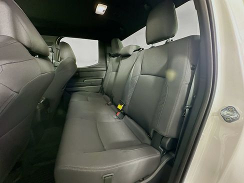 Certified 2025 Toyota Tacoma SR5 AWD/4WD image 23