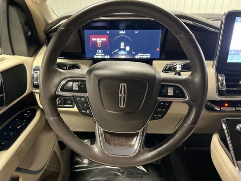 Used 2021 Lincoln Navigator 4WD image 14