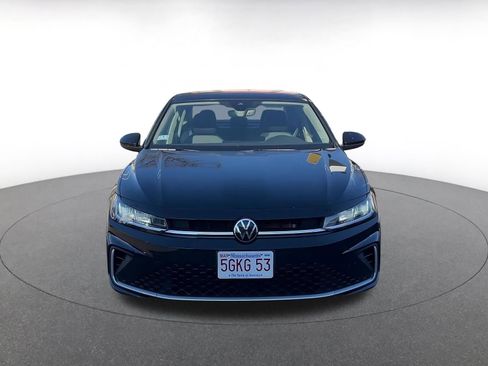Used 2025 Volkswagen Jetta SE image 4