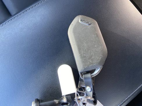 Used 2025 Kia Telluride S image 8