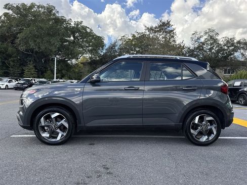 Used 2024 Hyundai Venue Limited image 28