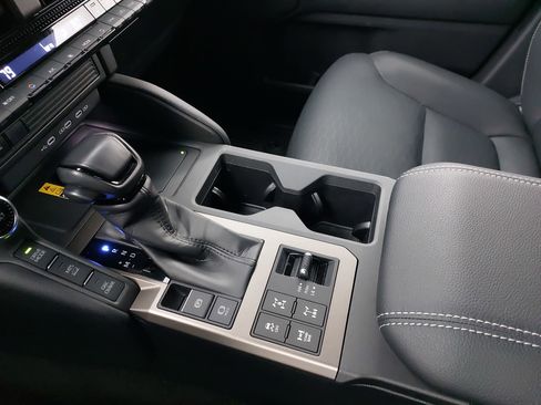 Used 2024 Toyota Land Cruiser image 27