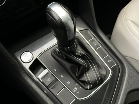 Used 2021 Volkswagen Tiguan SE R-Line image 40