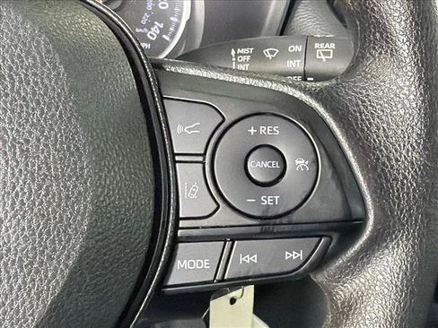 Used 2020 Toyota RAV4 LE FWD image 25