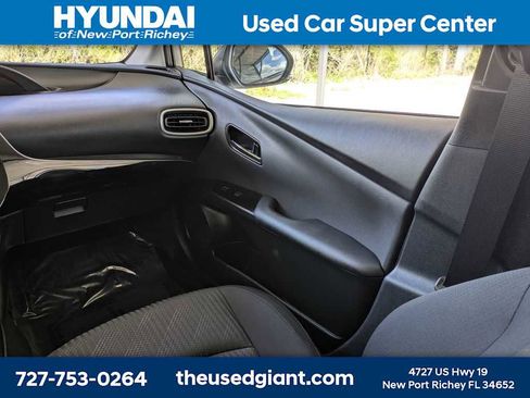 Used 2022 Toyota Prius Prime LE image 20