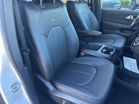 New 2026 Chrysler Pacifica Select image 56