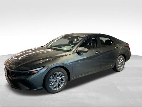 New 2026 Hyundai Elantra Hybrid FWD image 6