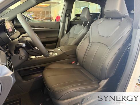 Used 2027 INFINITI QX65 Sport AWD/4WD image 23