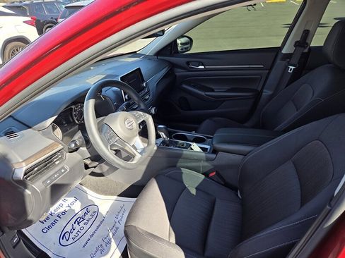 Used 2024 Nissan Altima 2.5 SV image 10