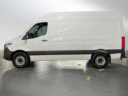 Used 2025 Mercedes-Benz Sprinter 2500 image 6