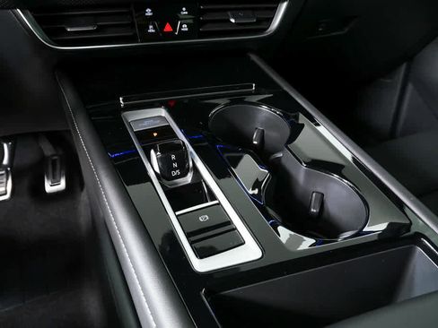 Certified 2024 Volkswagen Atlas Cross Sport SEL R-Line image 18