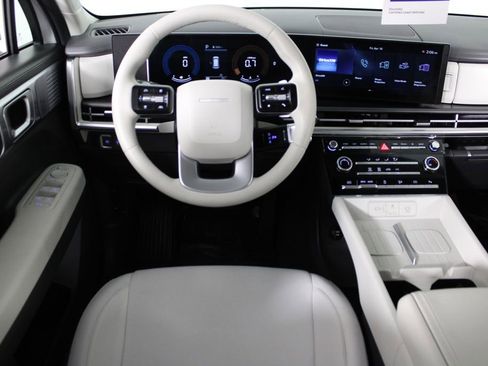 Used 2026 Hyundai Santa Fe SE FWD image 8
