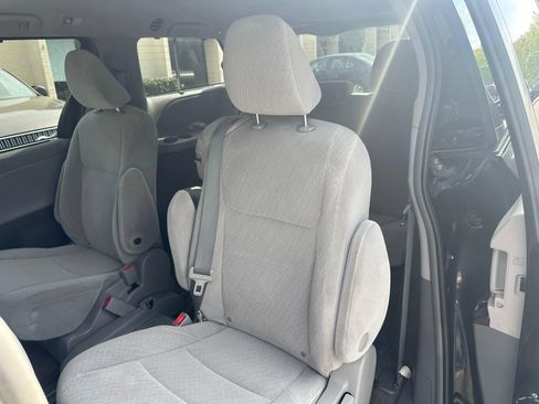 Used 2017 Toyota Sienna LE FWD image 9