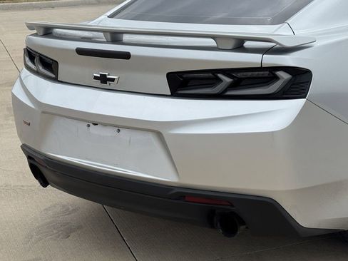 Used 2017 Chevrolet Camaro SS image 6