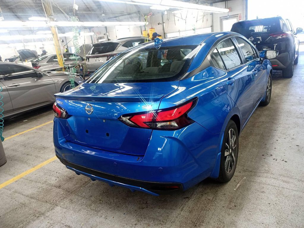 Used 2021 Nissan Versa SV FWD image 4