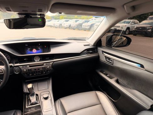 Used 2017 Lexus ES 350 w/ Accessory Package 2 FWD image 31