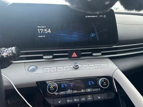 Used 2025 Hyundai Elantra Limited FWD image 8