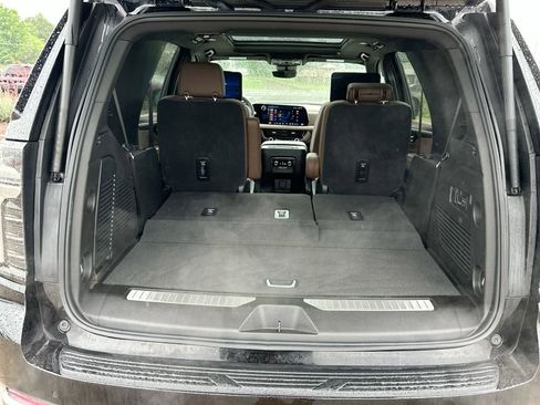 Used 2025 Chevrolet Tahoe High Country AWD/4WD image 26
