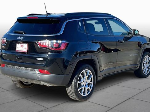 Used 2022 Jeep Compass Latitude image 12