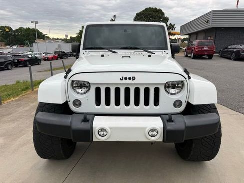 Used 2016 Jeep Wrangler Unlimited Sahara w/ Connectivity Group AWD/4WD image 3