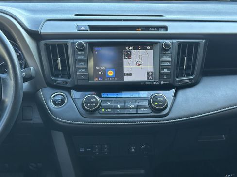 Used 2018 Toyota RAV4 XLE AWD/4WD image 6
