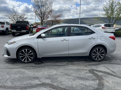 Used 2018 Toyota Corolla SE w/ SE Premium Package FWD image 9
