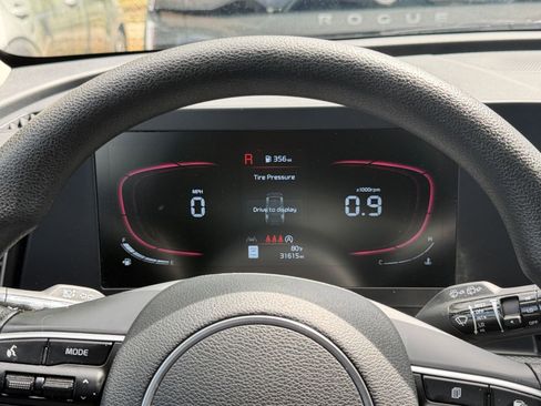 Used 2025 Kia Sportage LX image 39