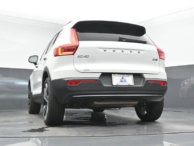 New 2026 Volvo XC40 B5 Plus w/ Climate Package AWD/4WD image 40