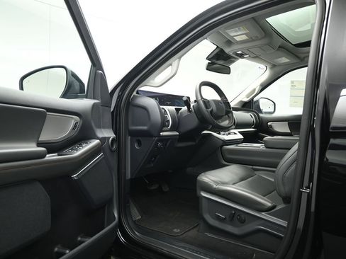 Certified 2025 Ford Expedition Active image 9