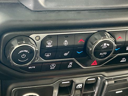 Used 2023 Jeep Wrangler Unlimited Sahara AWD/4WD image 20